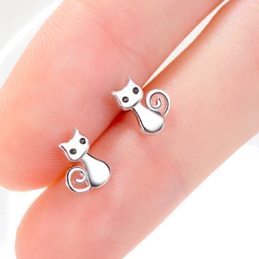🌟 Cat Stealing Silver Stud Earrings - Picture 2 of 5